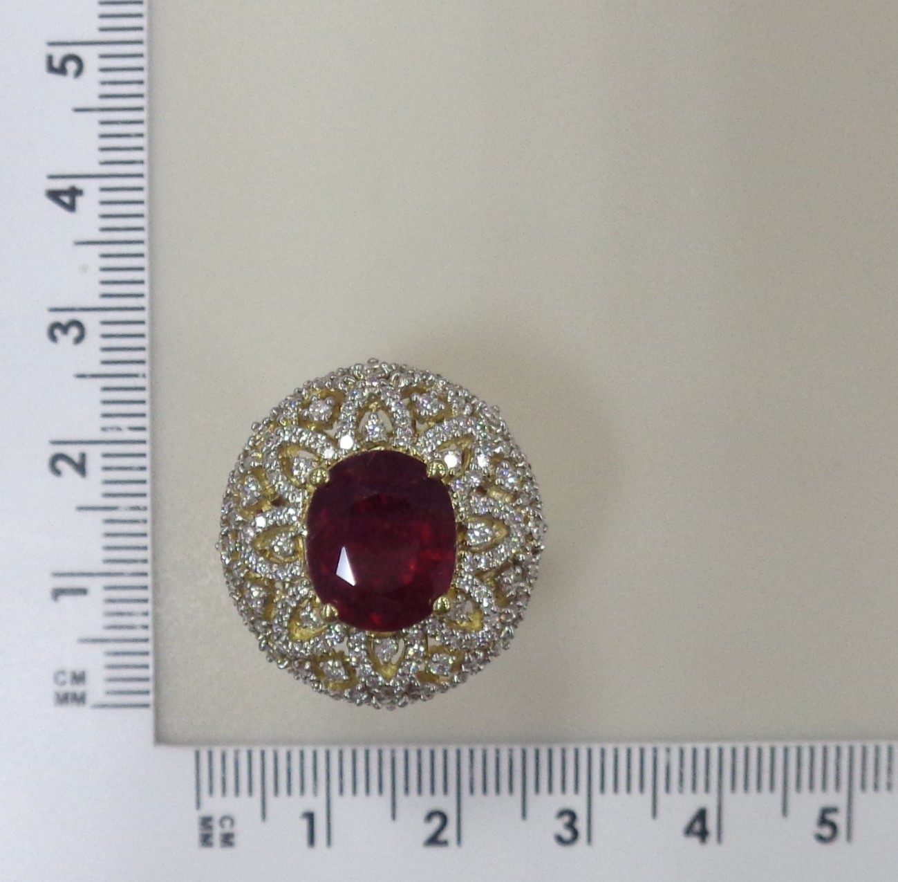 Кольцо из желтого золота с рубином